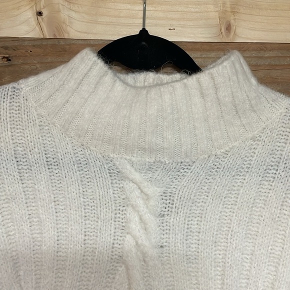 Express size XL White Cropped Super Soft Cable Knit Turtleneck Sweater - Picture 3 of 7
